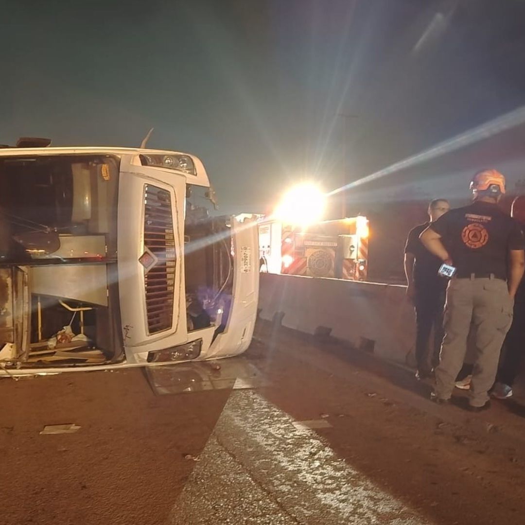 Volcadura de transporte de personal