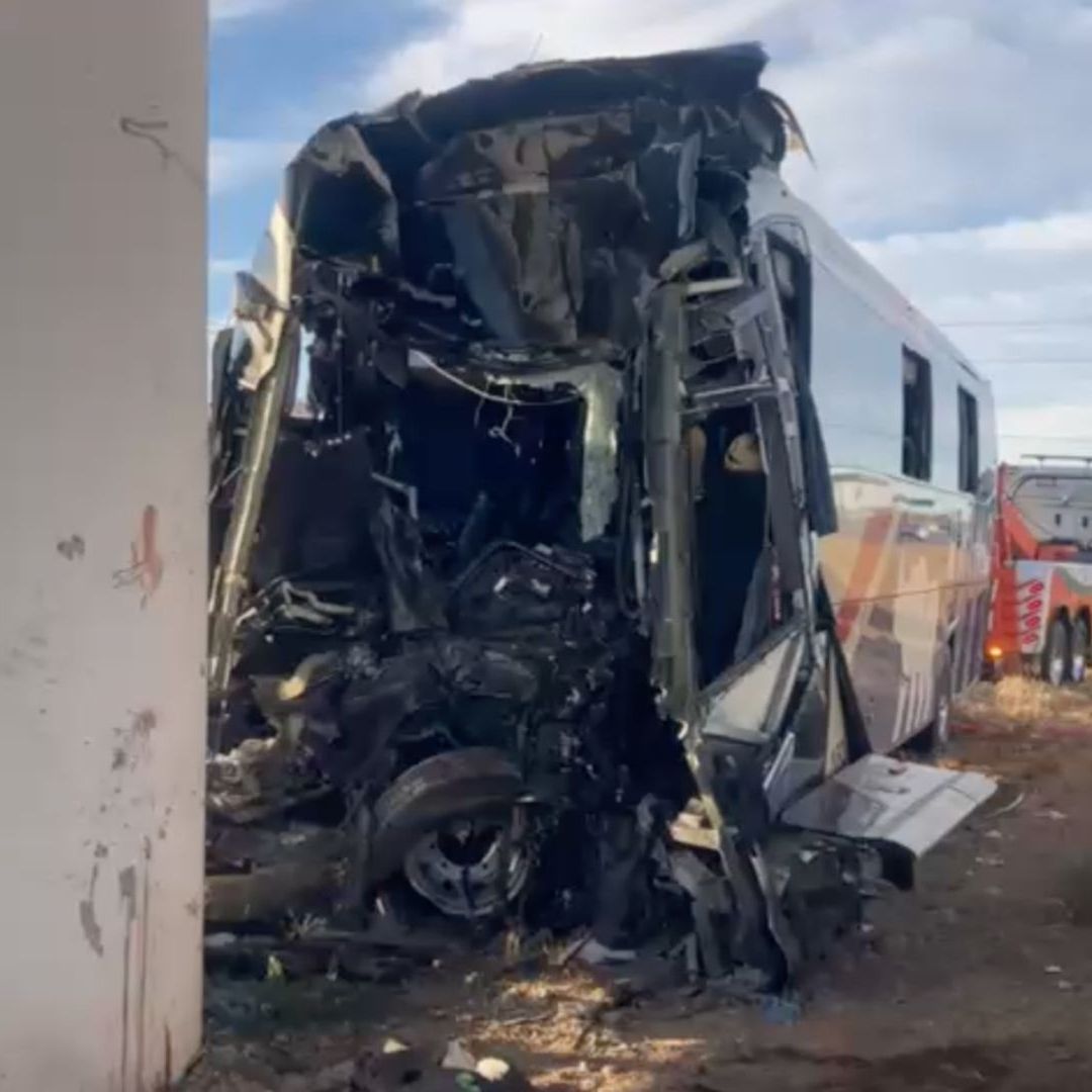 Víctimas Quedaron Atrapadas Entre los Fierros del Autobús