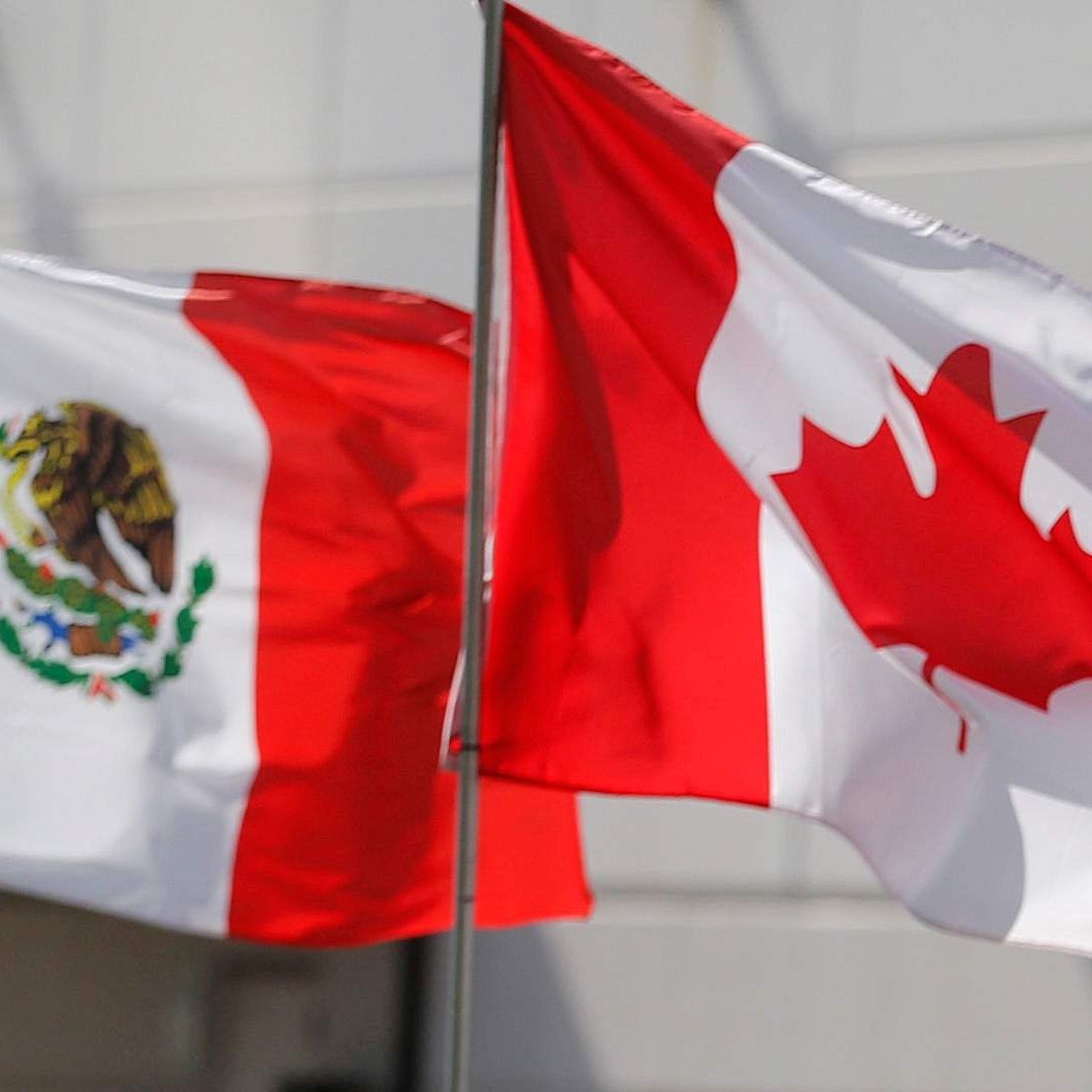 Banderas de México y Canadá ondean en EUA el 29 de agosto de 2018. Foto: Reuters | Archivo