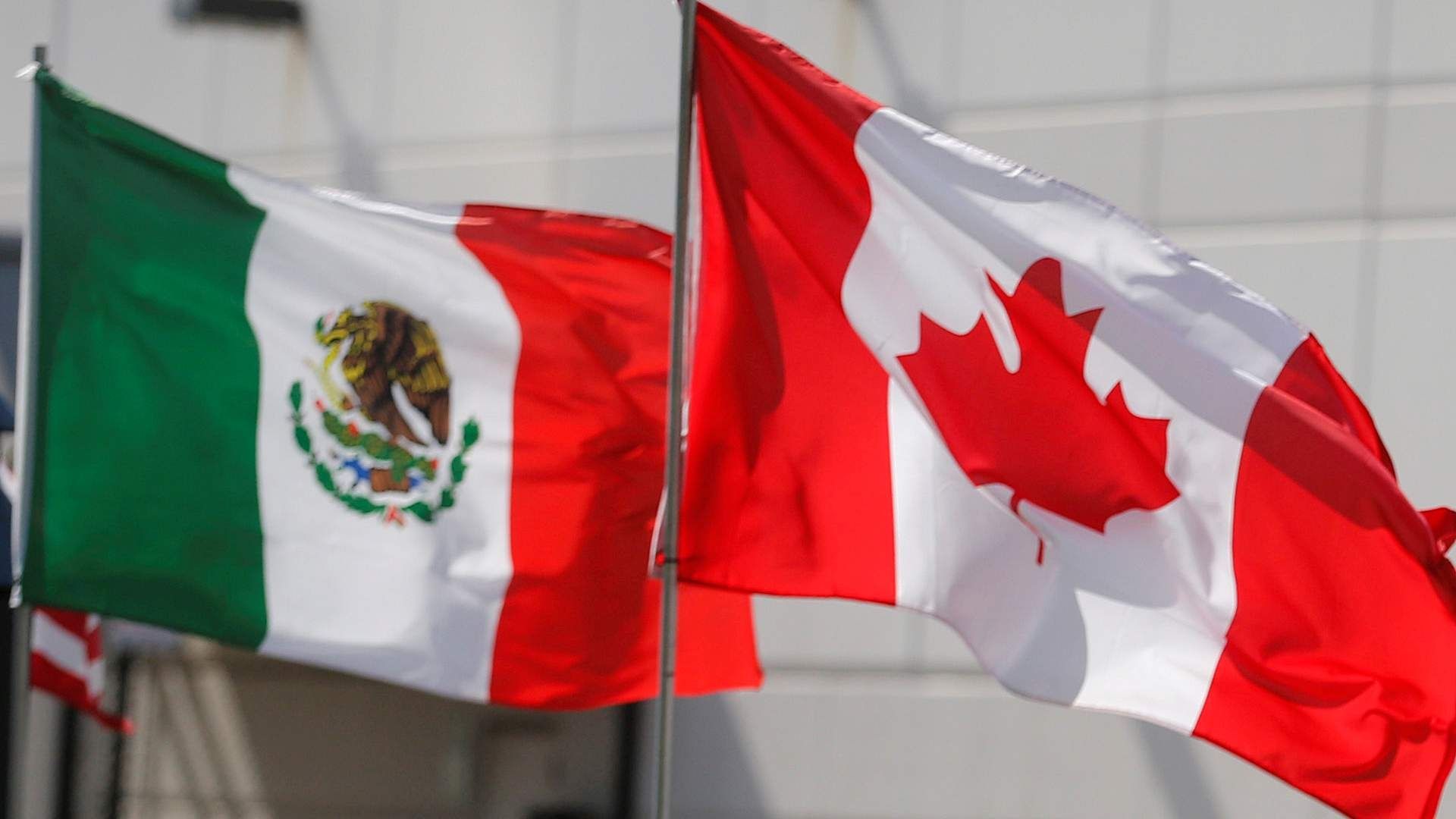 Banderas de México y Canadá ondean en EUA el 29 de agosto de 2018. Foto: Reuters | Archivo