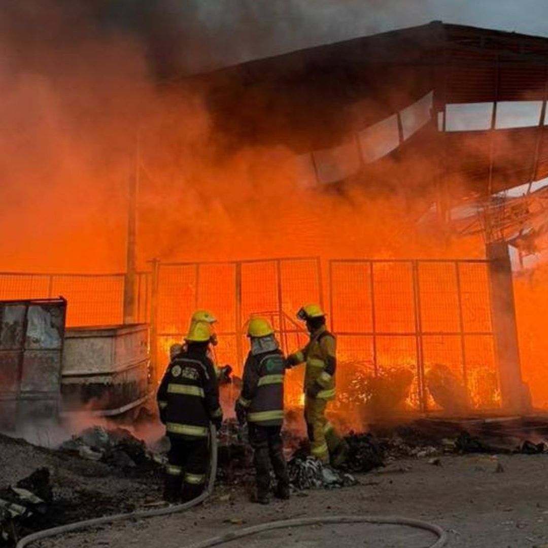 Incendio Planta Recicladora Genera Columna de Humo en Misiones de San Francisco