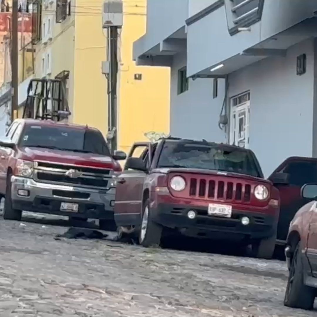 Ataque Armado Balacera e Incendio en Casa y Dos Camionetas en Colonia Lomas 5 de Mayo de Puebla