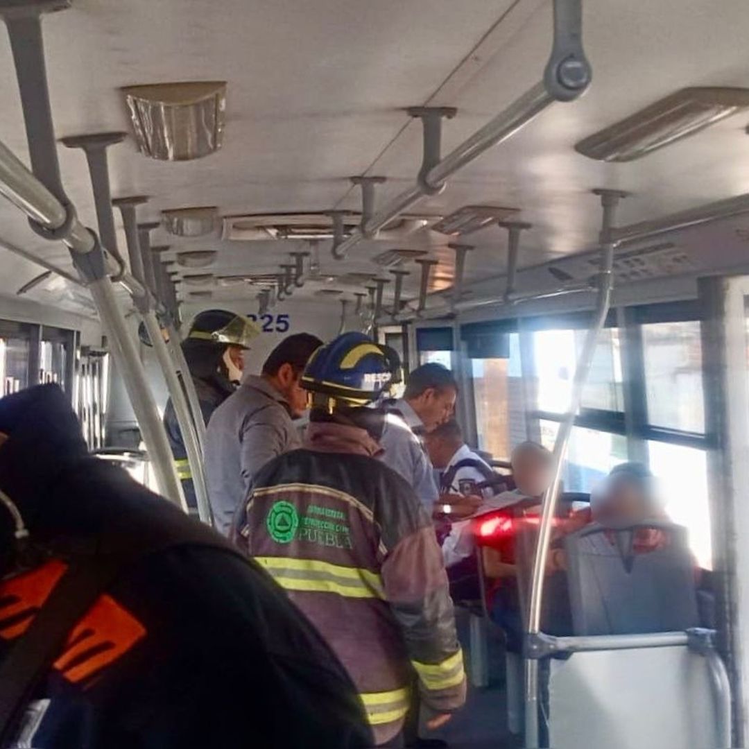 Lesionados Seis Pasajeros Metrobús RUTA Incidente Vial Colonia Constitución de 1917 Puebla