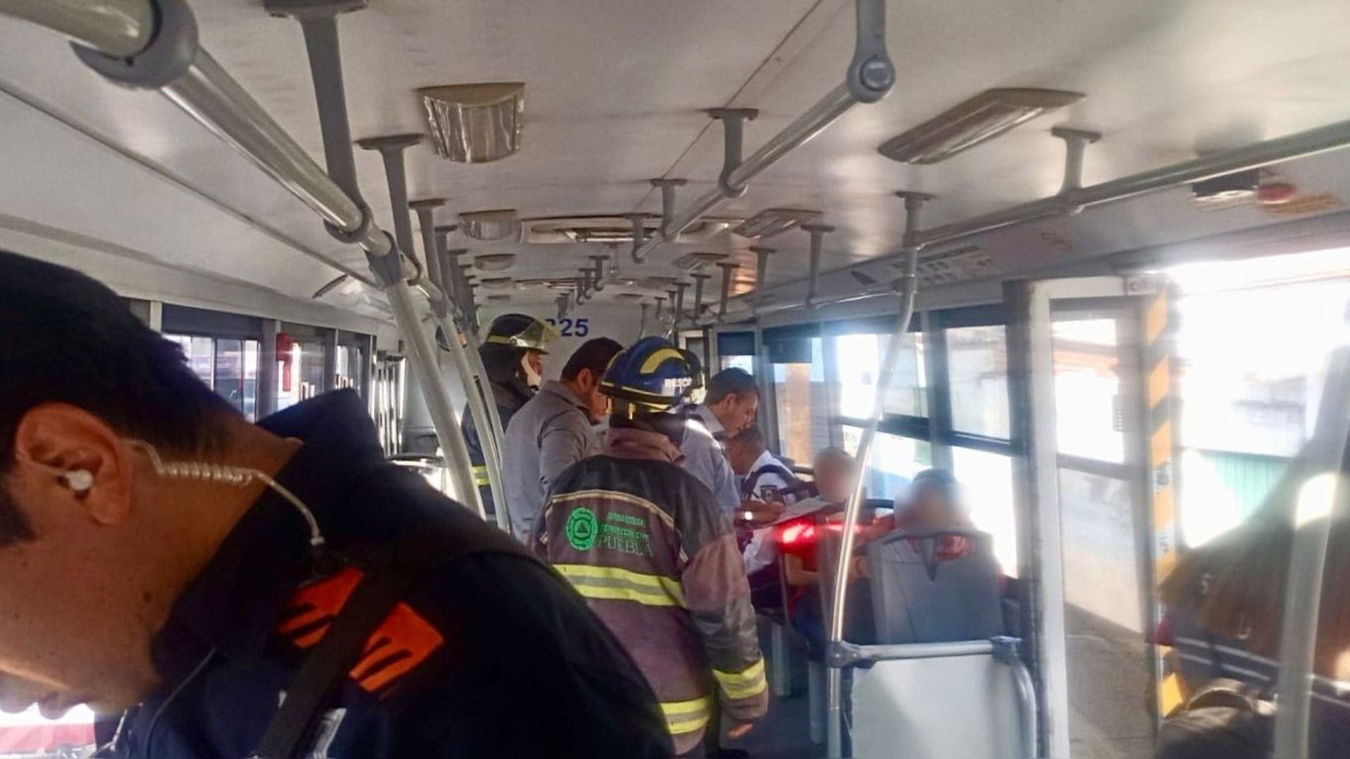 Lesionados Seis Pasajeros Metrobús RUTA Incidente Vial Colonia Constitución de 1917 Puebla