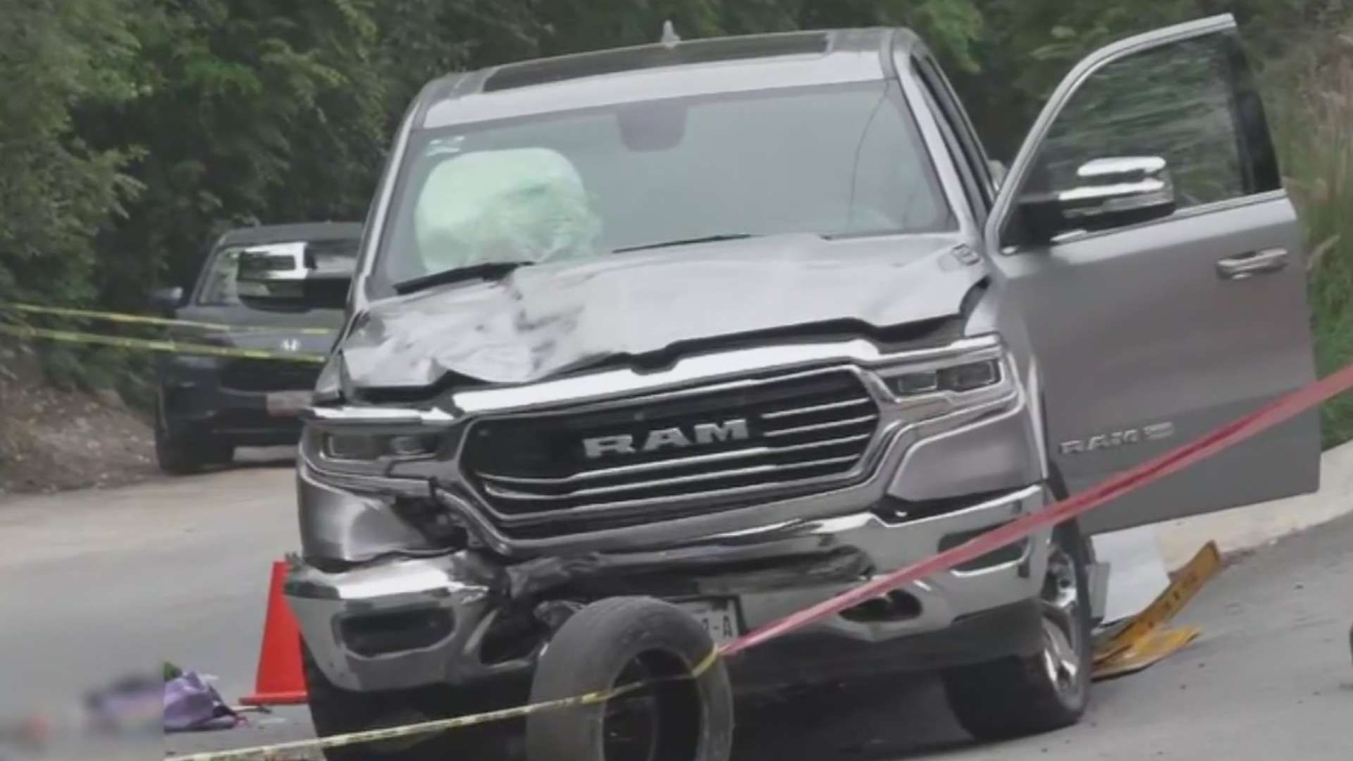 Camioneta impactada por motociclista