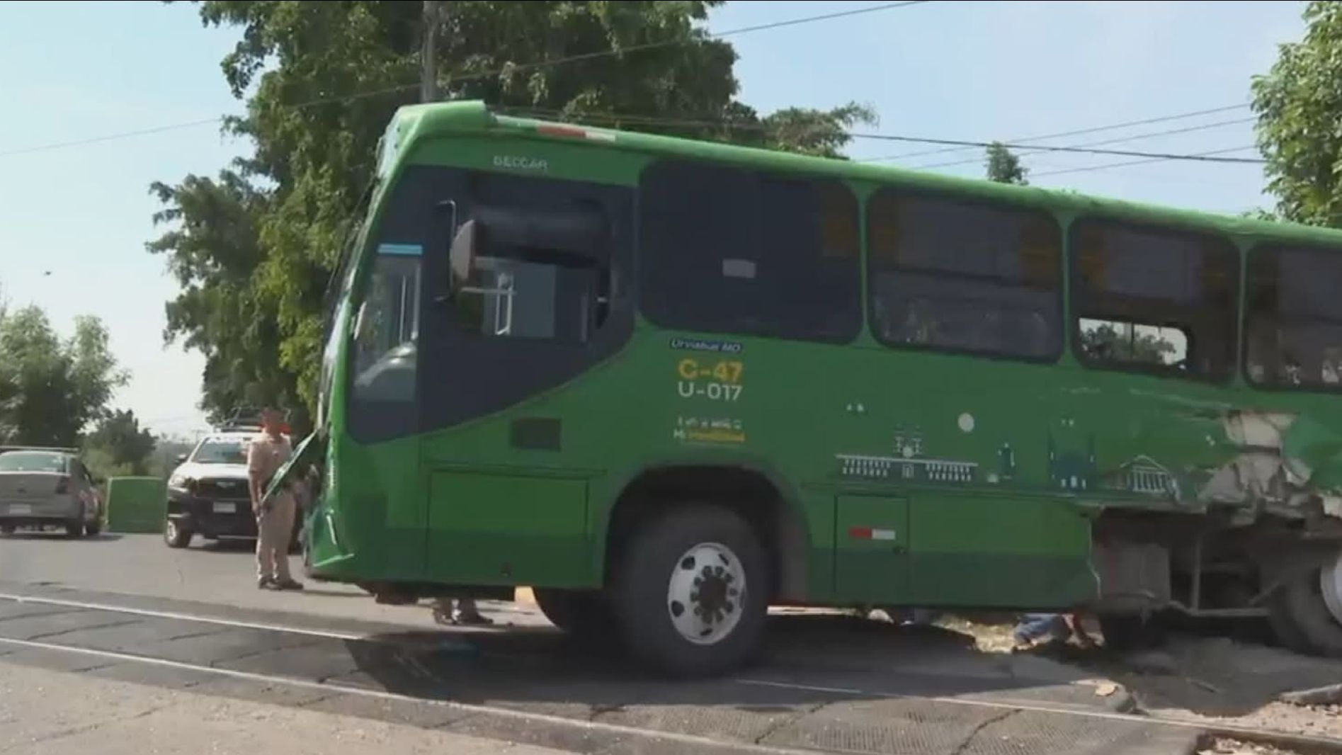 Un camión de la ruta 644 A chocó contra el tren en Tlaquepaque
