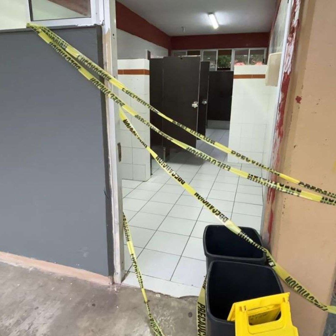 Escriben Amenazas de Tiroteo en los Baños del CBTIS #189