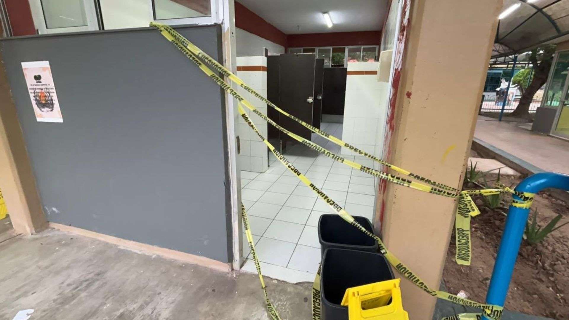 Escriben Amenazas de Tiroteo en los Baños del CBTIS #189