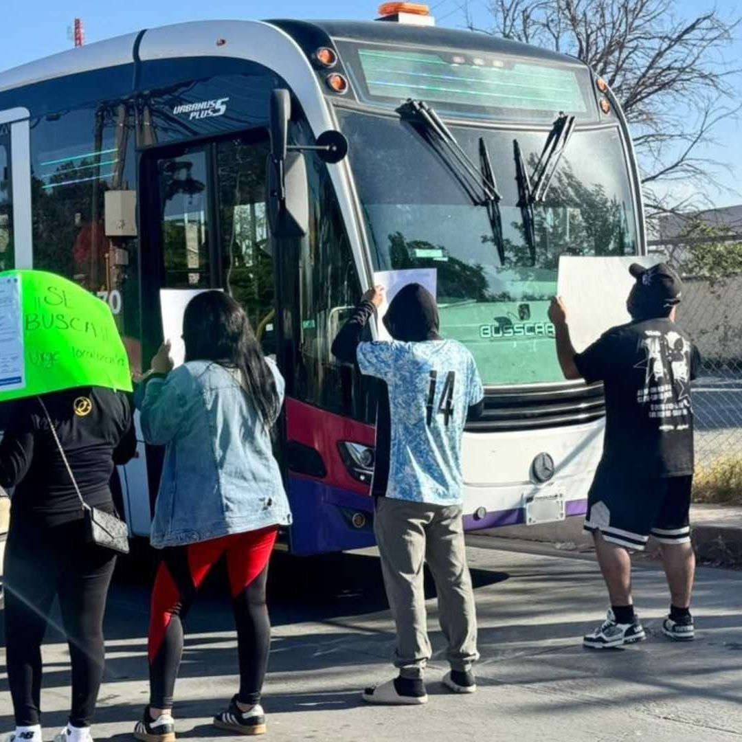 Bloquean Calle Frente a Secundaria; Exigen Localizar a Yolett Guadalupe en Ciudad Juárez