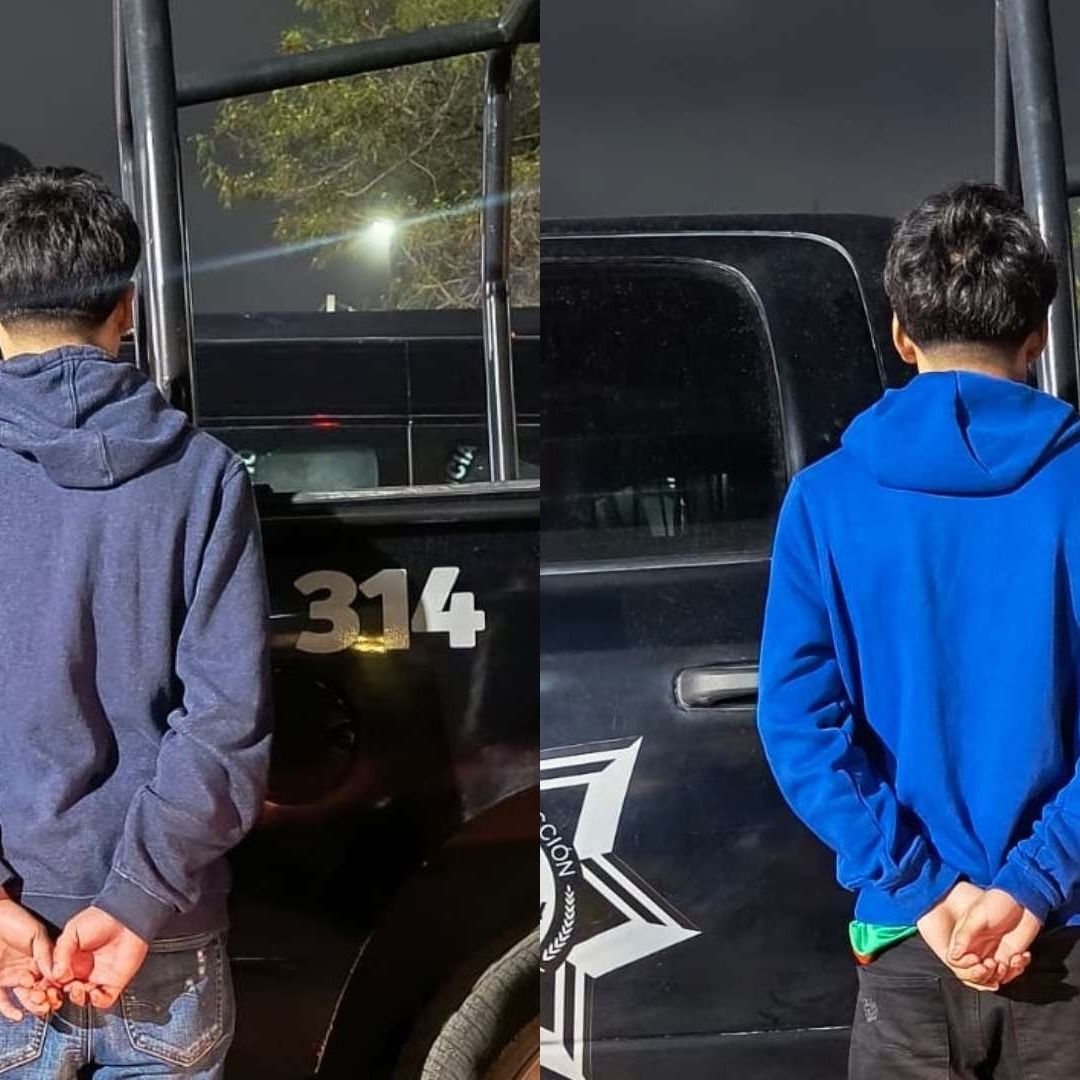 Detienen a Dos Menores con Droga y Motocicleta sin Placa en Monterrey