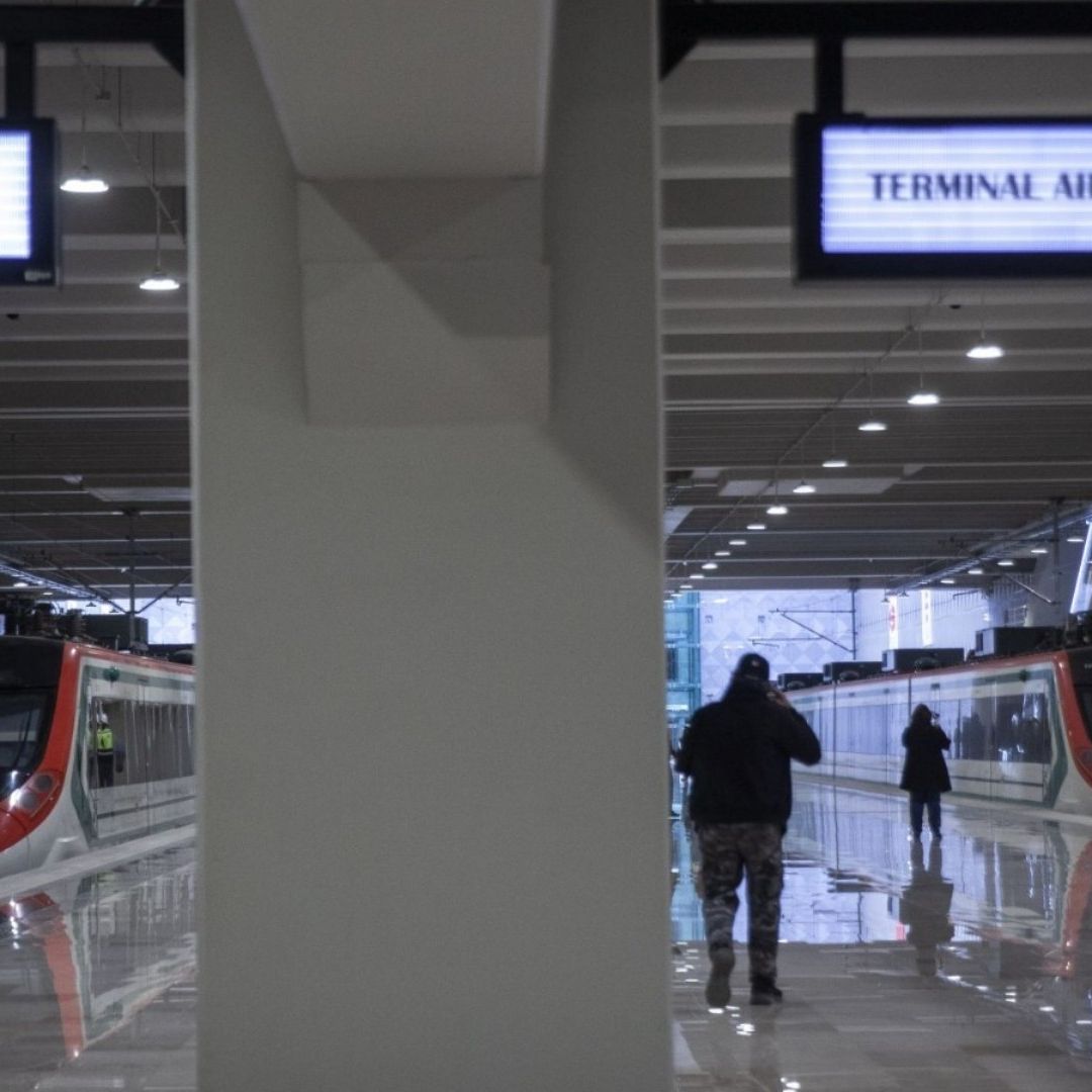 Estación del Tren Suburbano que conecta Lechería con destino al AIFA