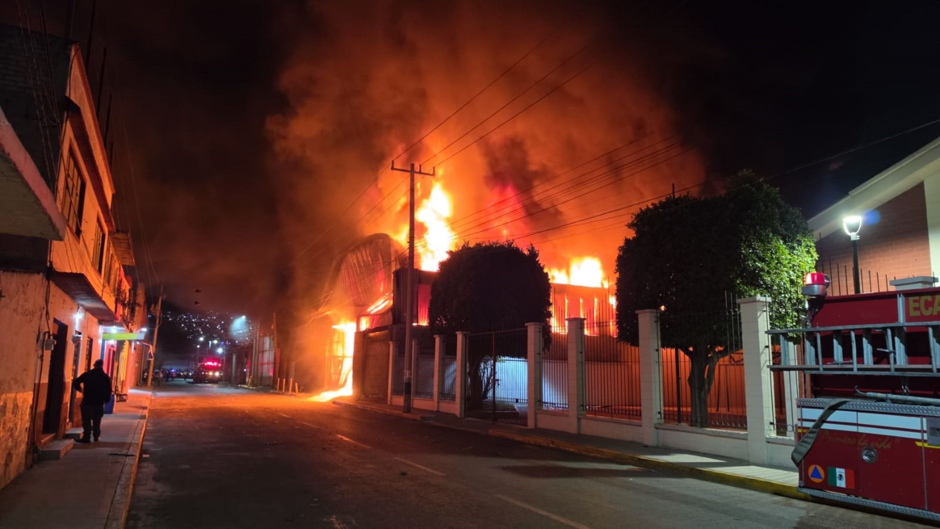Las llamas por el incendio en Ecatepec se veían desde varios puntos