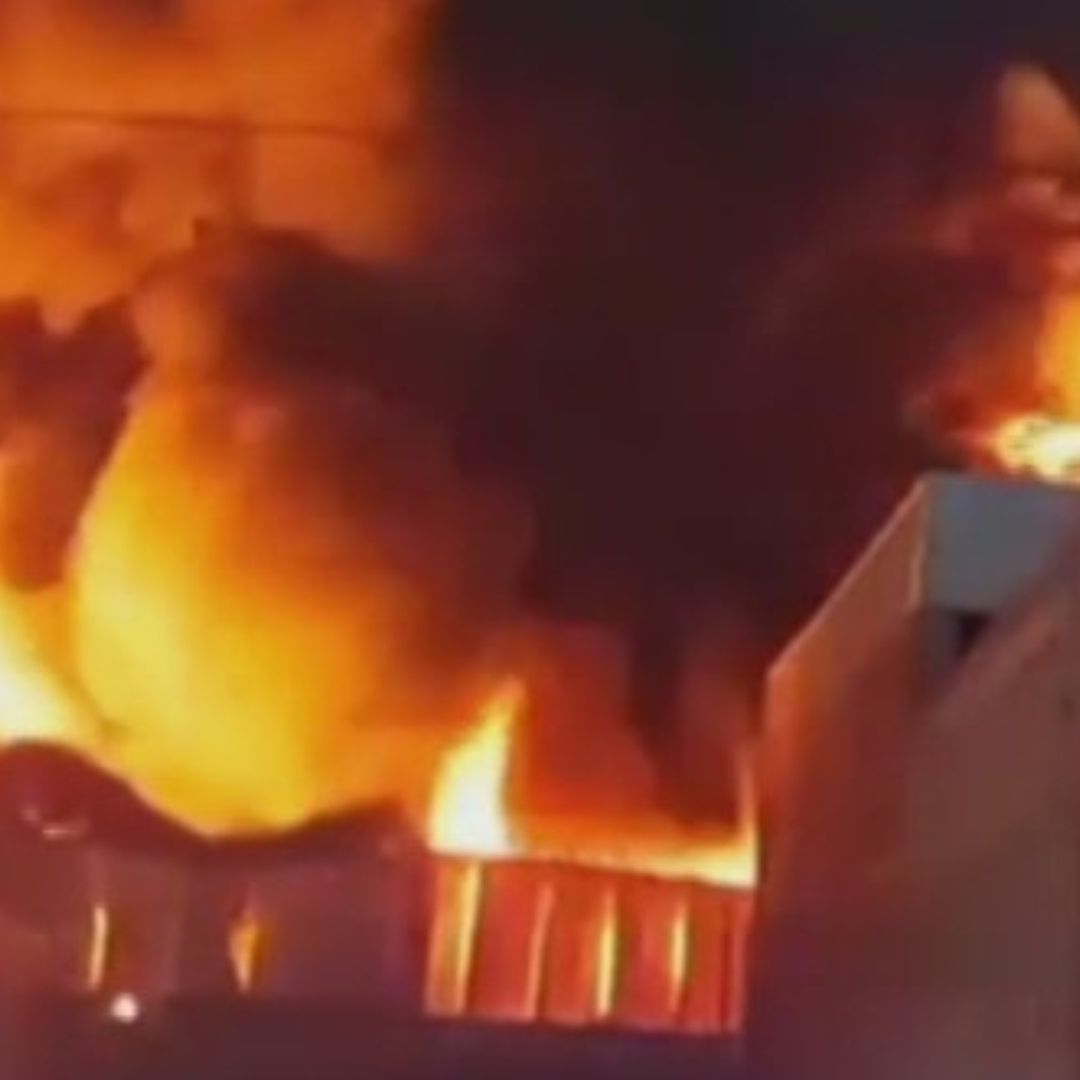 Se Registra Fuerte Incendio en Fábrica de Colonia Rústica Xalostoc, Ecatepec.