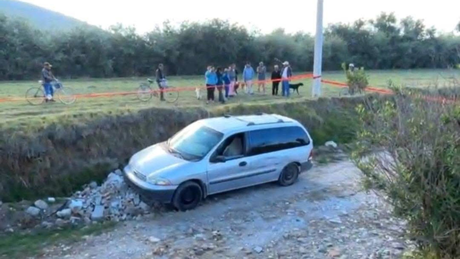 Hallazgo Cuerpo Muerto Sin Vida Cadáver Camioneta Windstar Acajete Camino Madalena Hueyapan Puebla