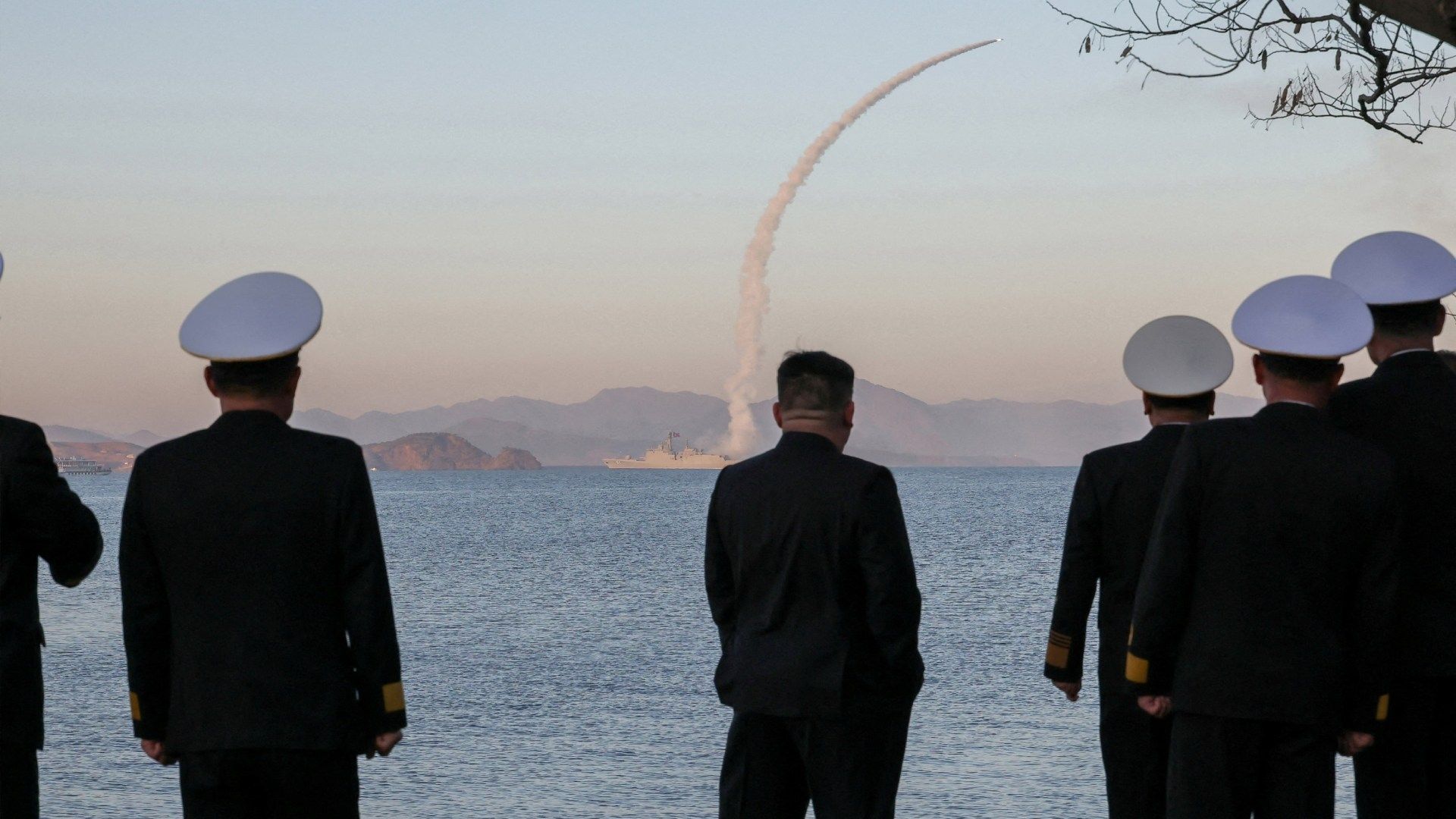 Corea del Norte Lanza Misiles Balísiticos al Mar de Japón; Acusan Amenaza a la Paz.