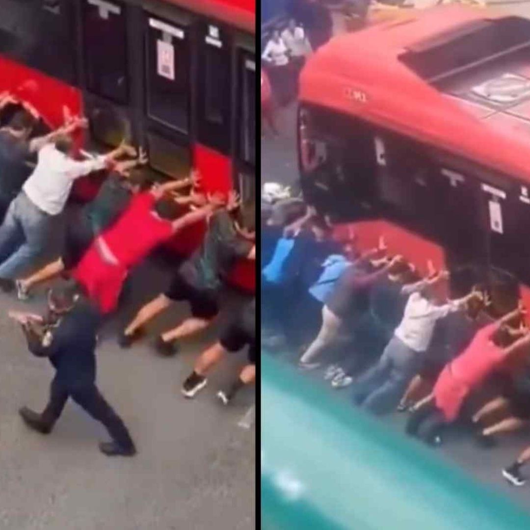 Un Metrobús fue empujado por usuarios al quedarse varado en una manifestación.