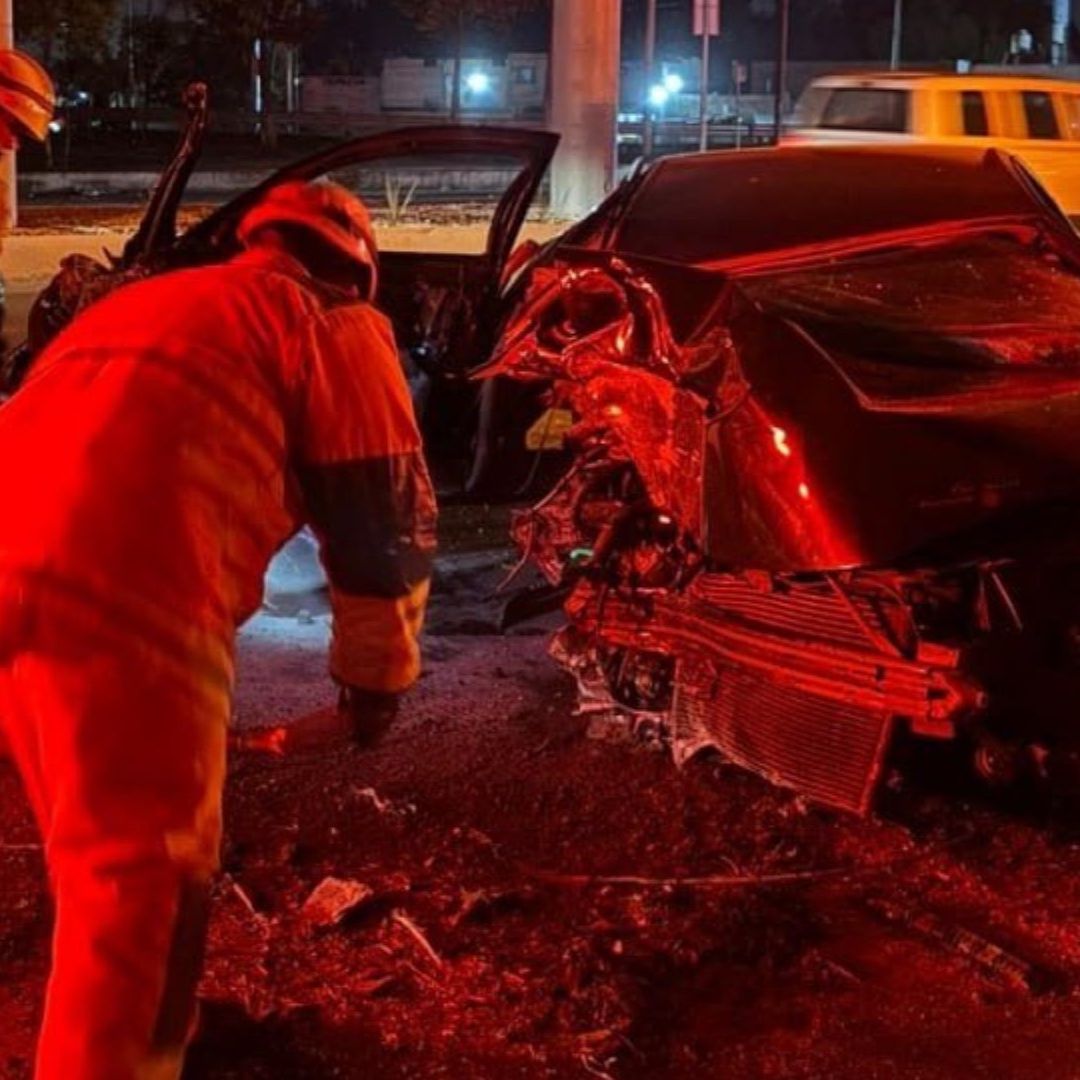 Choque Automóvil contra Columna Autopista México Puebla Conductor Lesionado