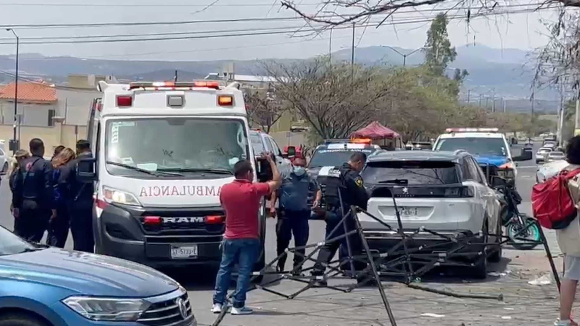 Conductora Embiste Puesto y Deja 6 Lesionados