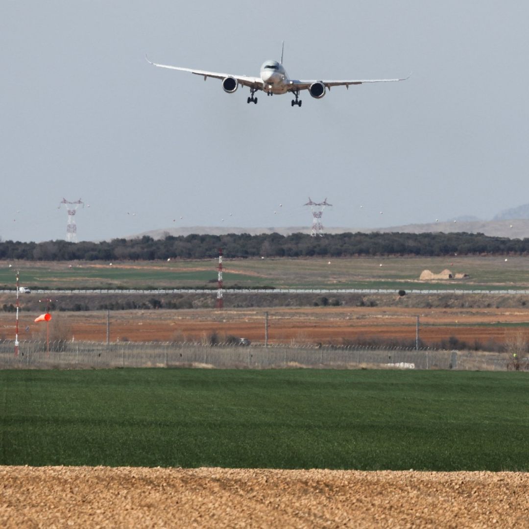 Irán Anuncia la Reapertura Parcial de Su Espacio Aéreo Tras el Cierre por la Guerra