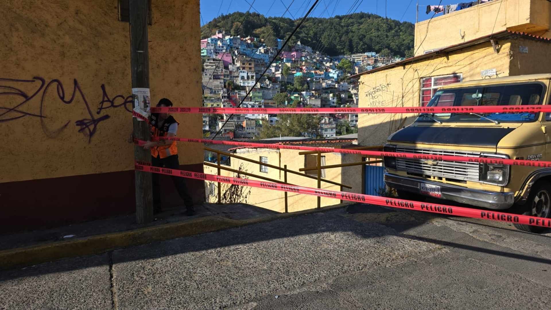 Personal de la alcaldía Álvaro Obregón trabaja en la mega fuga de agua