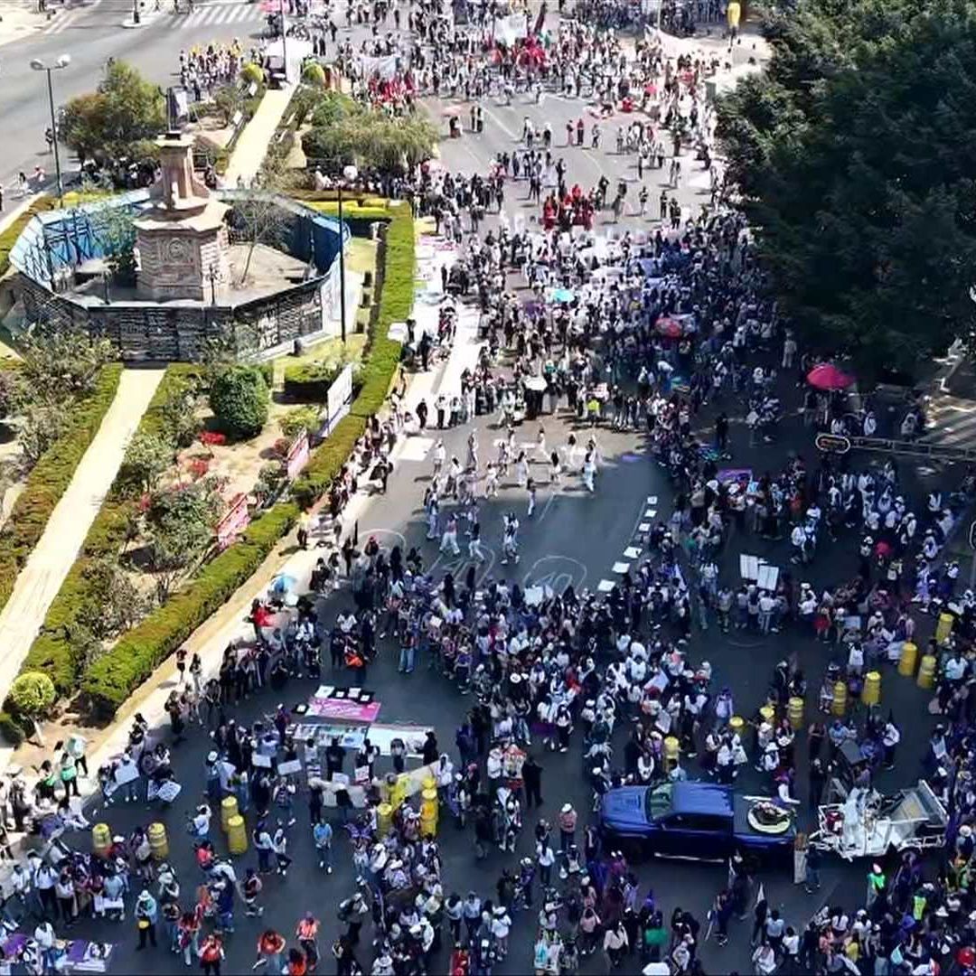 La movilización recorre algunos de los corredores más emblemáticos de la capital.