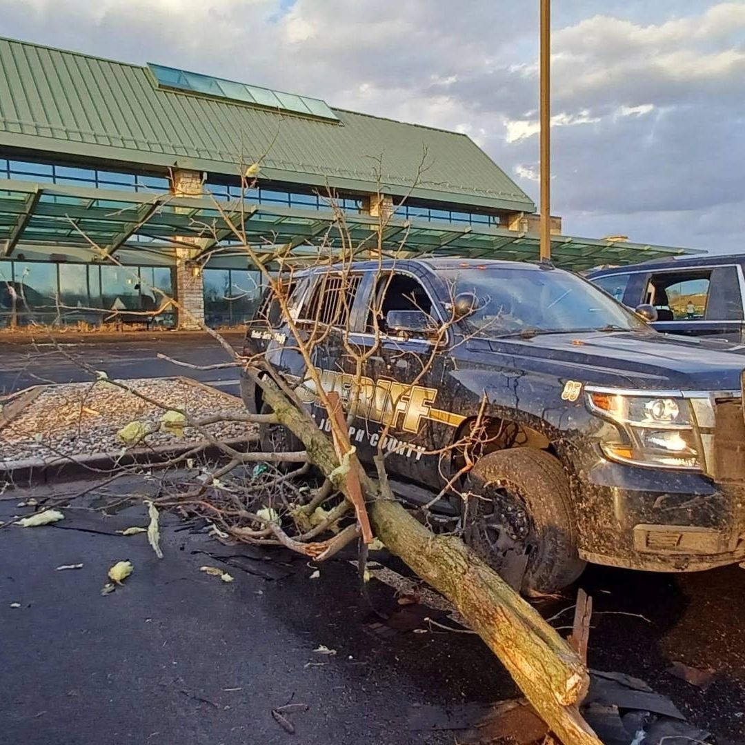 Tornados en Estados Unidos Dejan al Menos Tres Muertos y Consulado de México Alerta a Paisanos