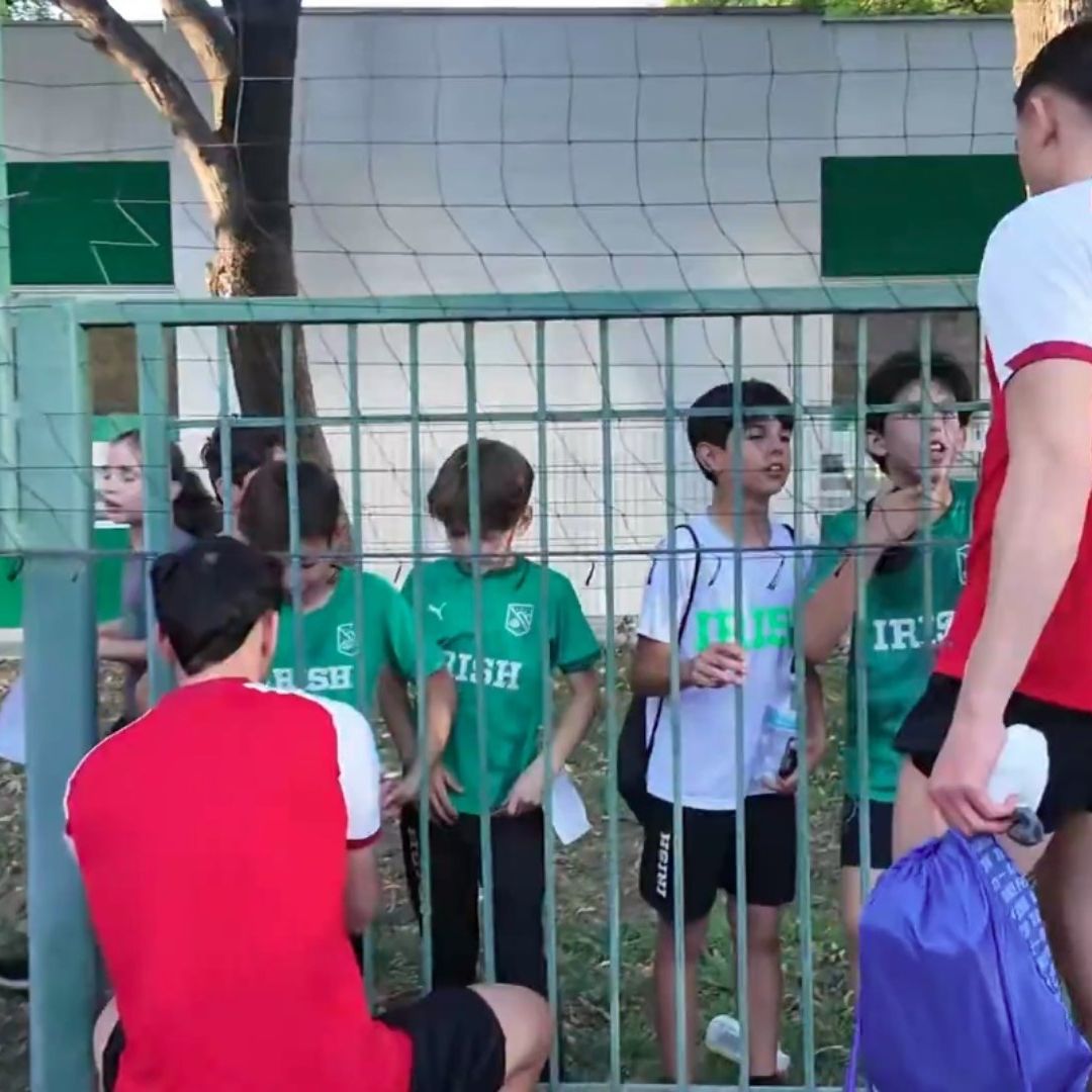 Niños Mexicanos Apoyan a los Leones de Mesopotamia de Irak en Repesca FIFA en Monterrey