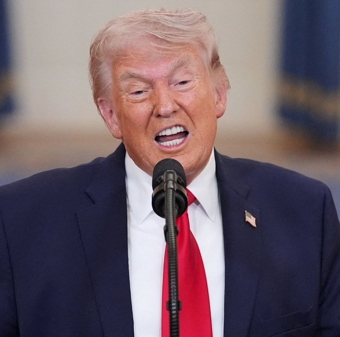 Trump Amenaza con Atacar a Irán "con Extrema Dureza" hasta "Regresarlos a la Edad de Piedra"