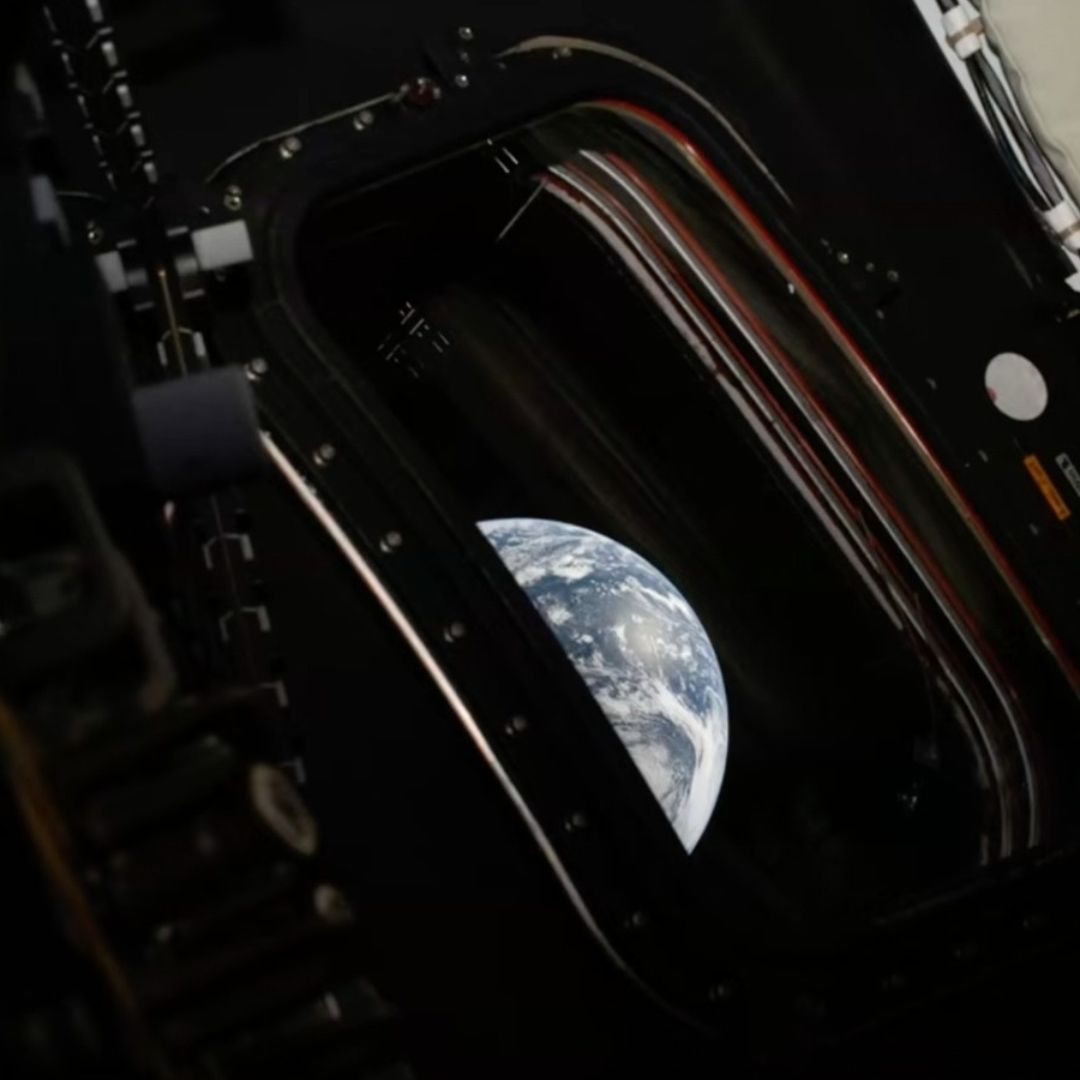 fotografía difundida por la NASA muestra una vista de la Tierra captada el viernes 3 de abril de 2026 por el astronauta y comandante de Artemis II, Reid Wiseman, mientras se encontraba a bordo de la cápsula Orión.