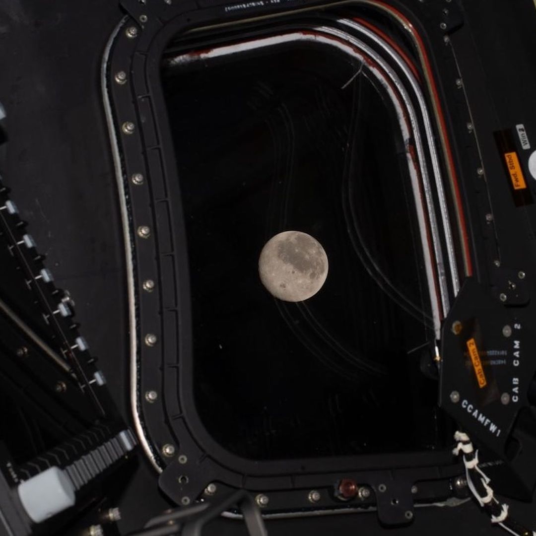 La Luna captada desde la nave Orión de la misión Artemis II