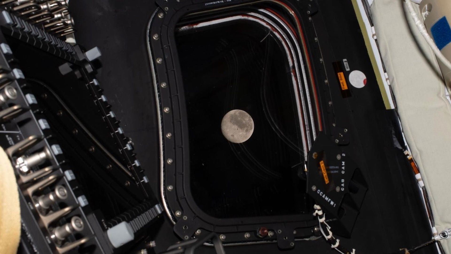 La Luna captada desde la nave Orión de la misión Artemis II