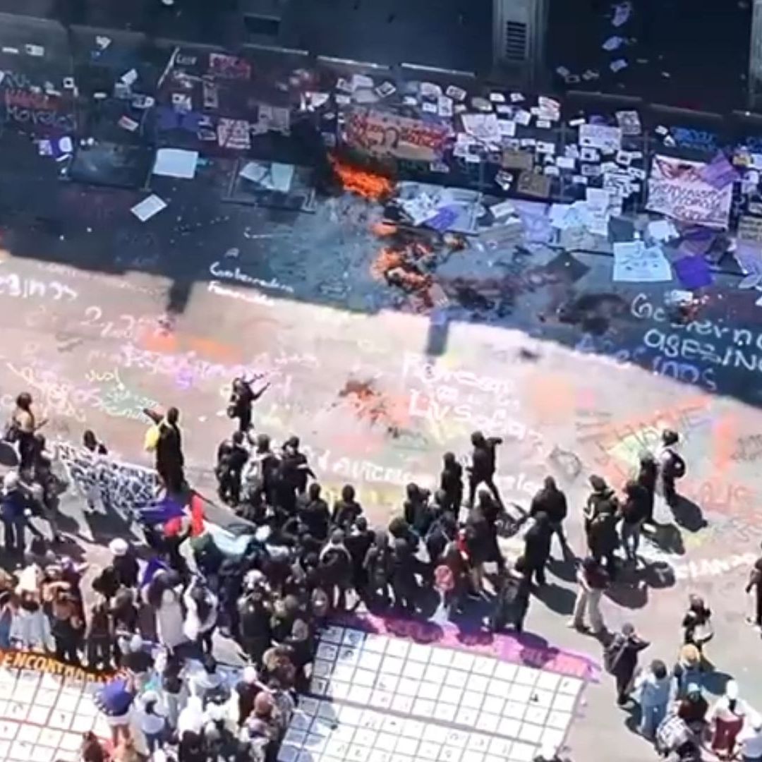 El "bloque negro" es un contingente minoritario que actúa de manera separada y recurre a la confrontación directa y el vandalismo como forma de protesta.