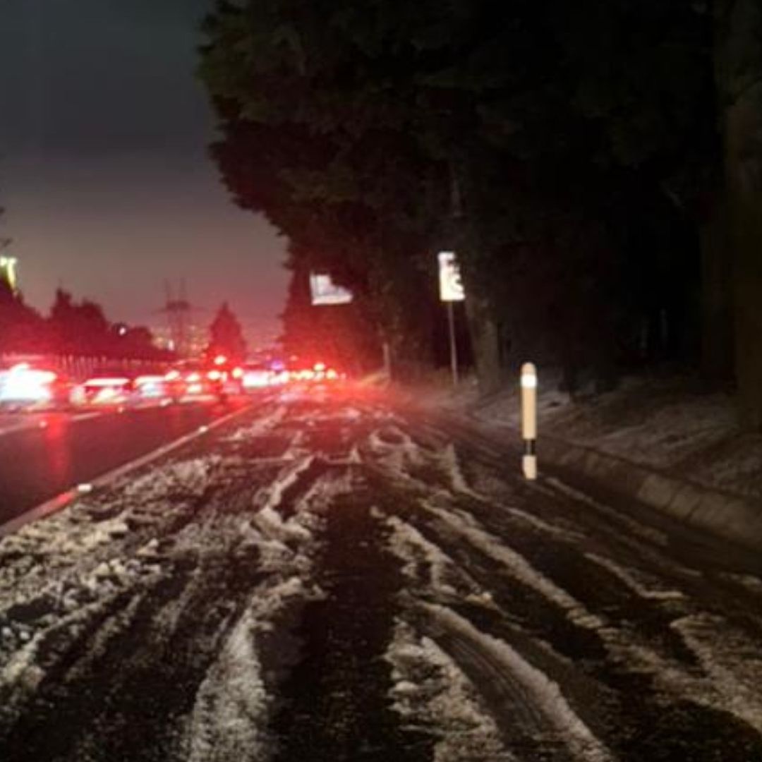 Autopista México-Cuenavaca Sigue Saturada: Accidente, Lluvia y Granizo Complican el Tránsito.