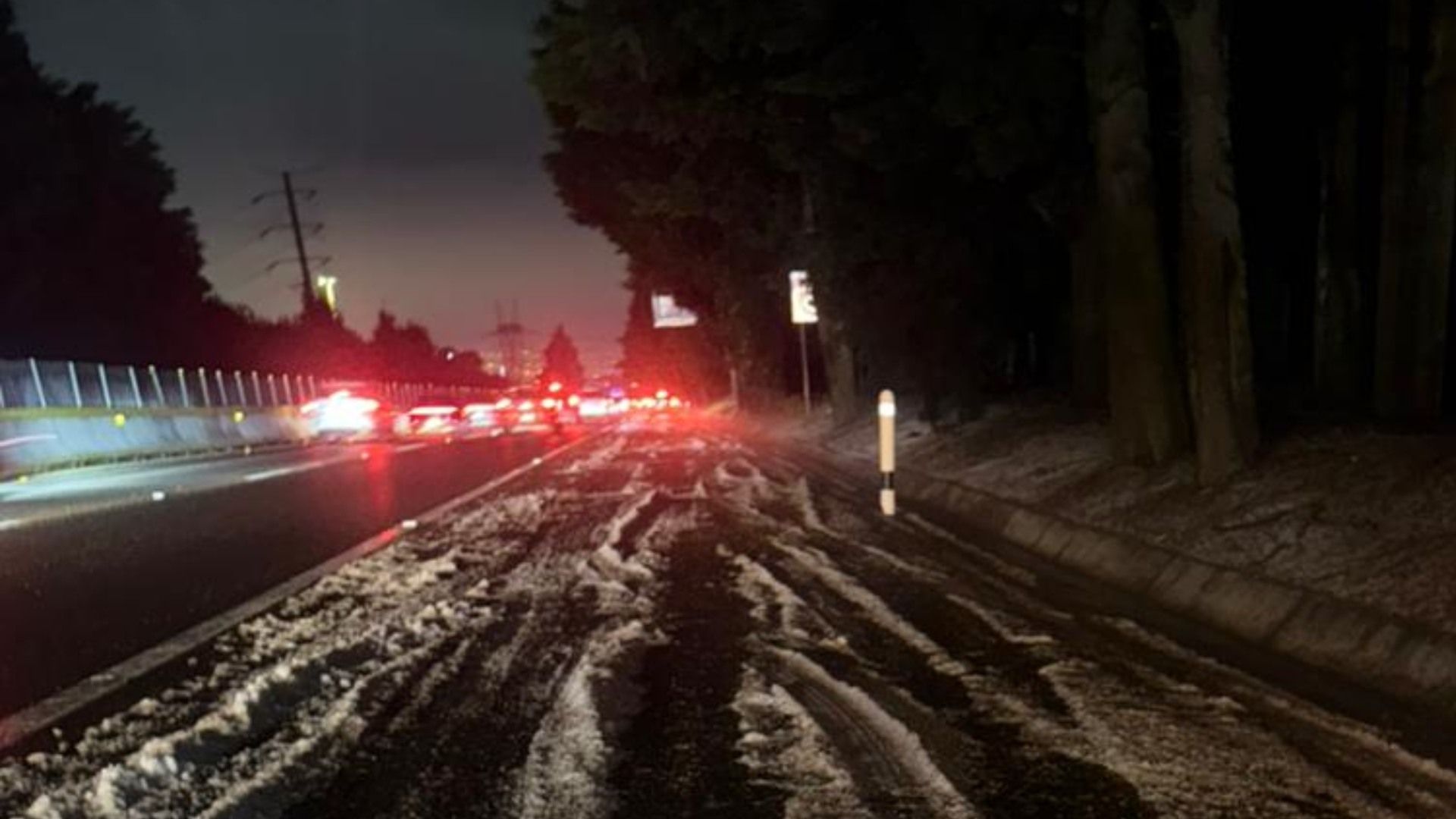 Autopista México-Cuenavaca Sigue Saturada: Accidente, Lluvia y Granizo Complican el Tránsito.