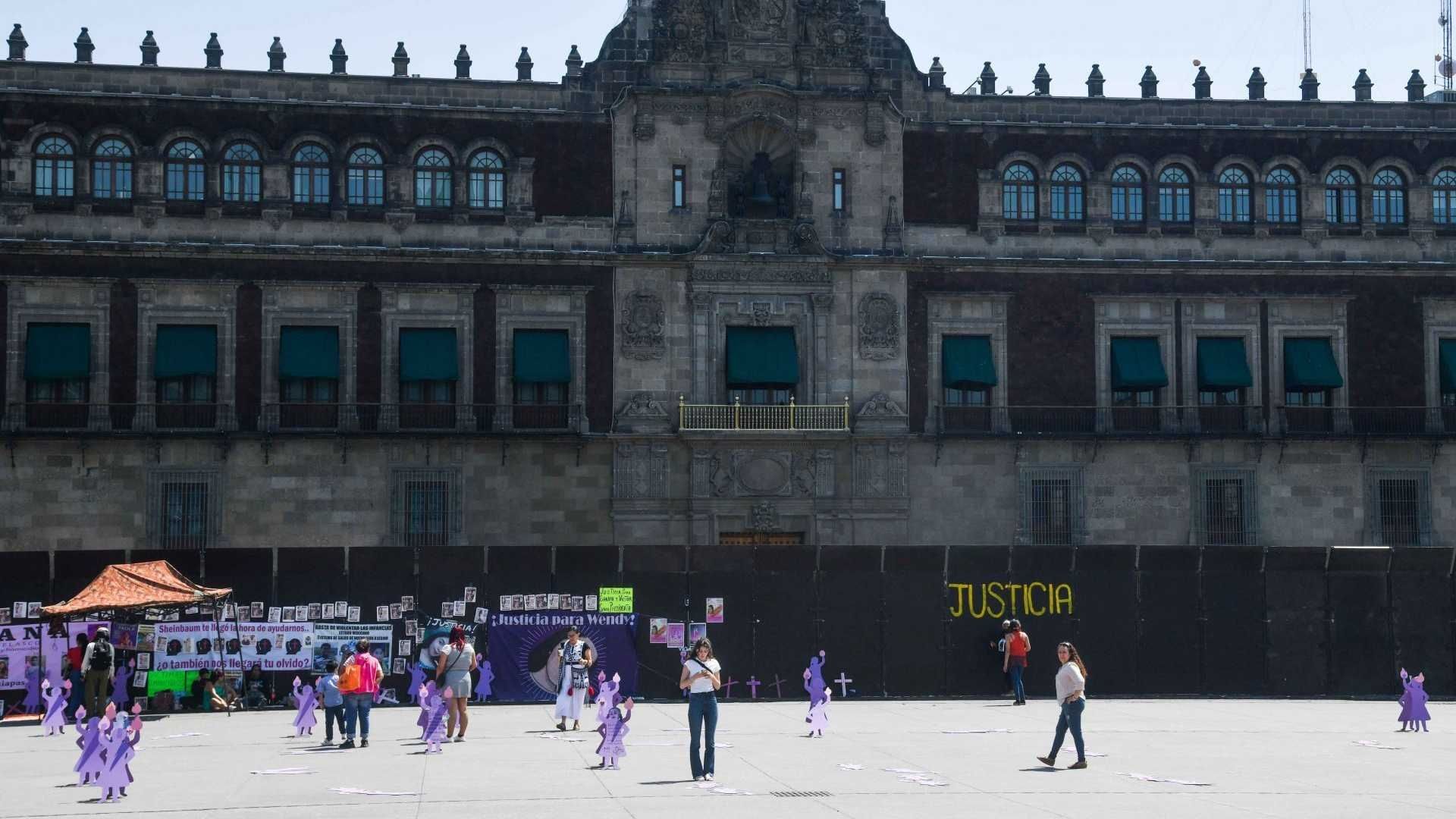 Vallas metálicas resguardan Palacio Nacional