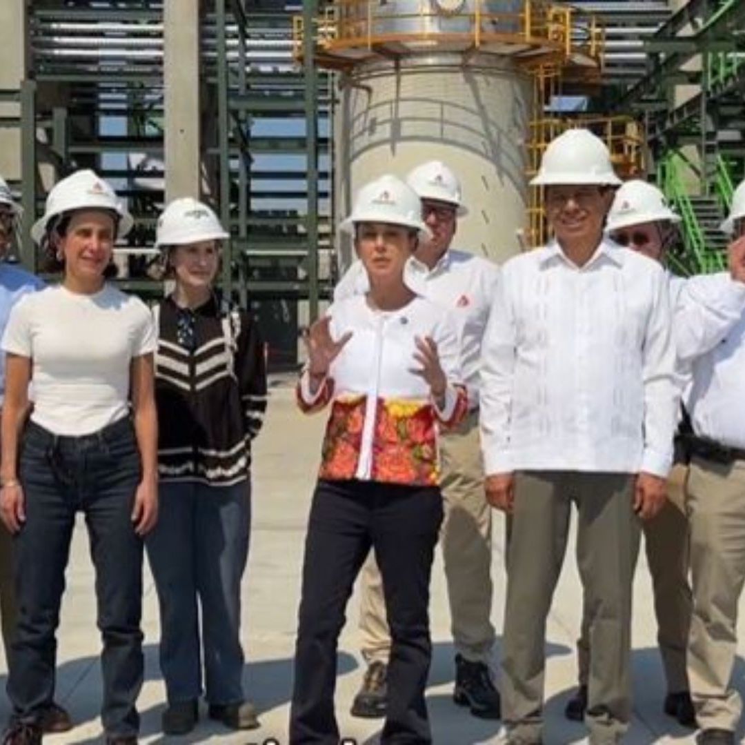 Presidenta presume avance de nueva planta de combustibles limpios