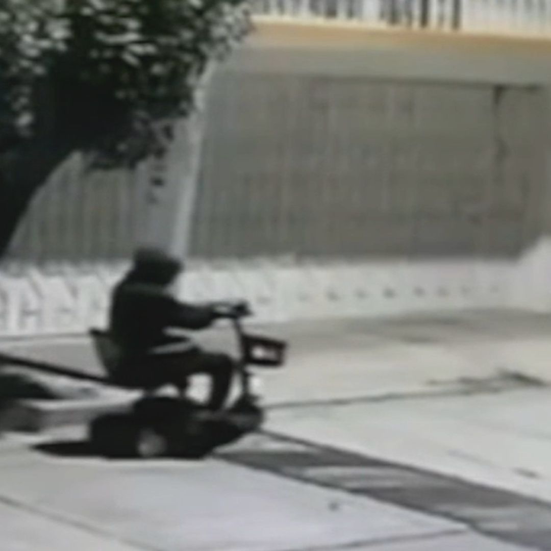 Hombres Roban Silla de Ruedas Eléctrica de una Cochera en León Guanajuato