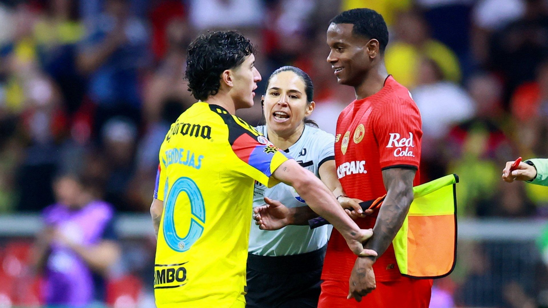 El brasileño Helinho se vio involucrado en un altercado con el americanista Alejandro Zendejas el fin de semana pasado. Foto: Reuters