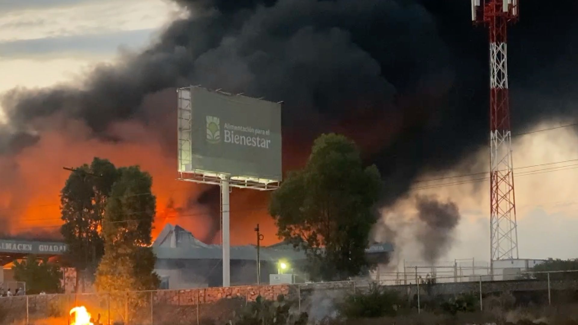 Incendio se sale de control tras protesta agrícola en Segalmex Zacatecas