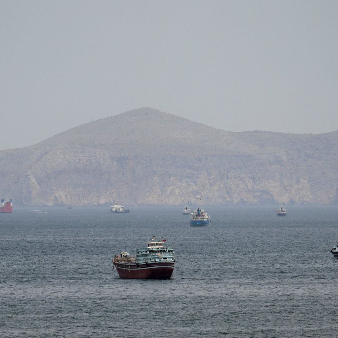 Irán Ataca 3 Buques de Carga en Estrecho de Ormuz e Incauta 2 de las Embarcaciones.