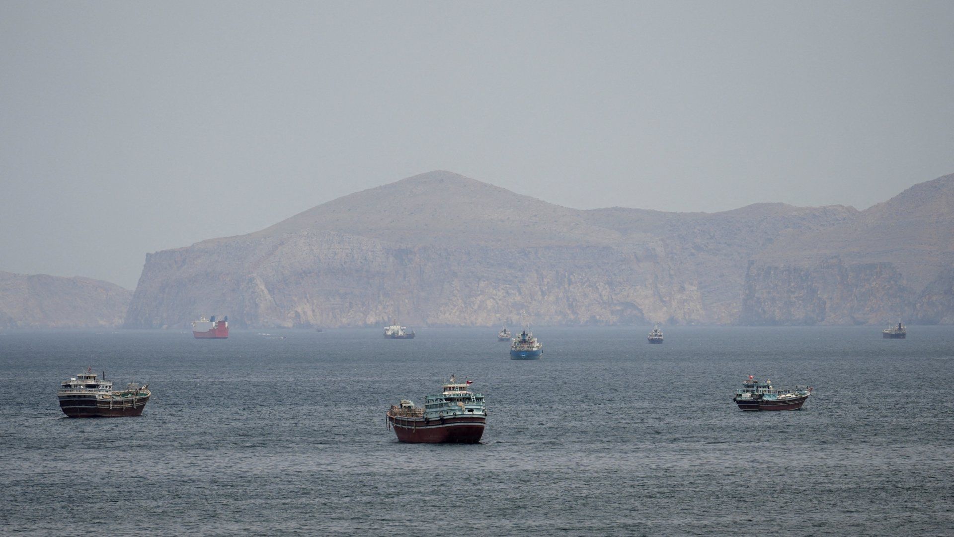 Irán Ataca 3 Buques de Carga en Estrecho de Ormuz e Incauta 2 de las Embarcaciones.