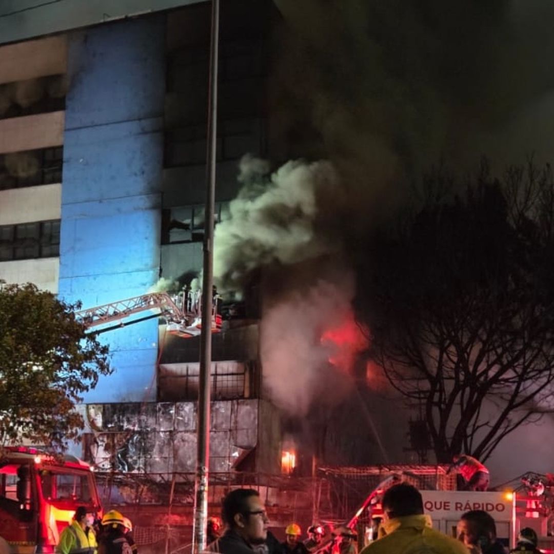 Myriam Urzúa Detalla Daños en Edificios y 100 Puestos Incendiados; Hay Pirotecnia en Un Inmueble.