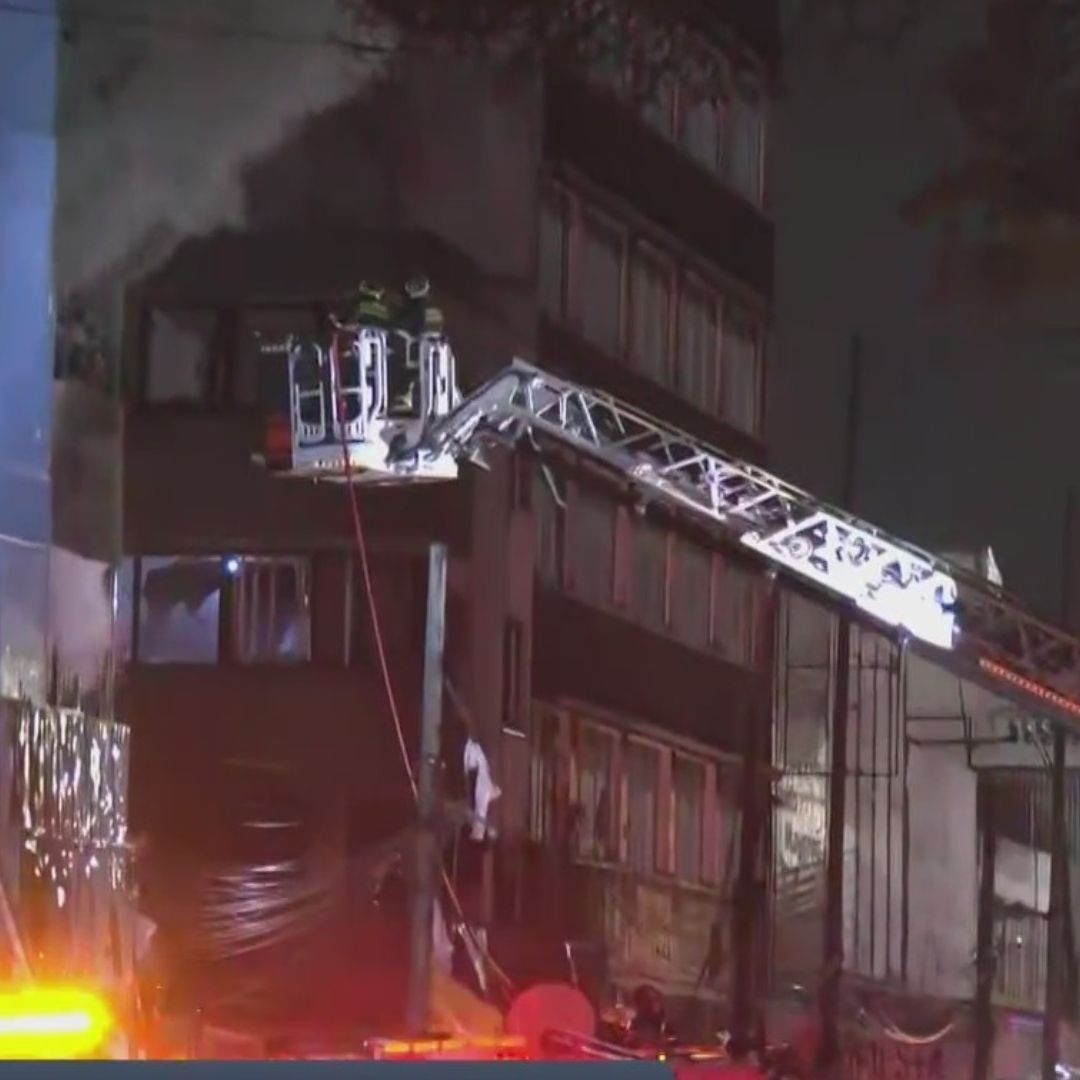 Desalojan a 200 Personas y Fuego Afecta 100 Metros de Callejón Frente a Mercado de Sonora.