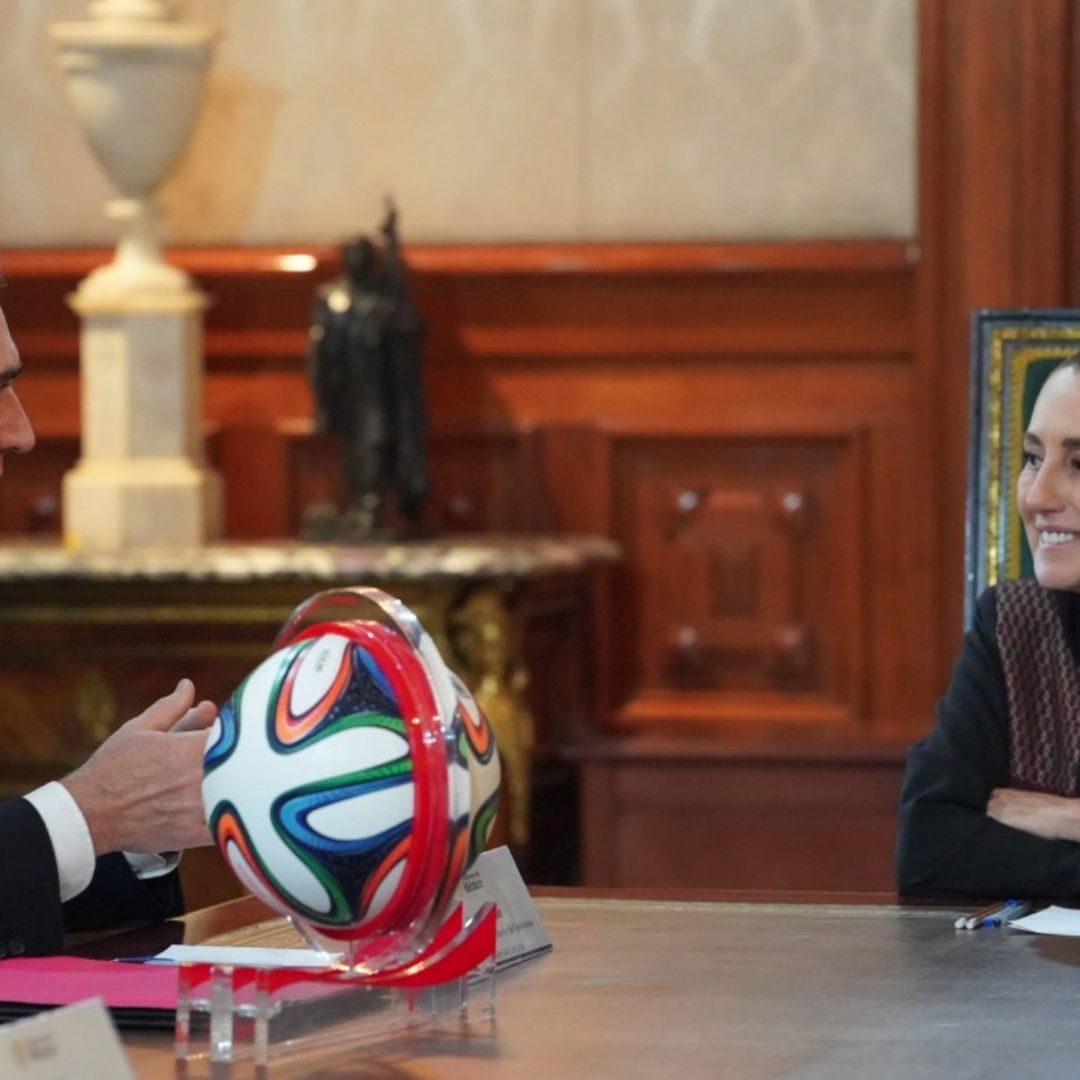 Sheinbaum Anuncia Inversión Millonaria de Coca Cola y Revela Ruta de Trofeo Mundialista