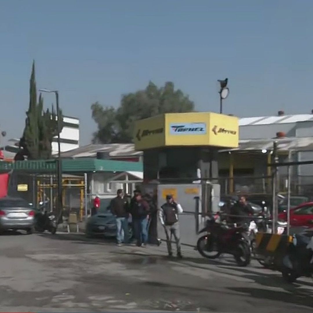 Presunto grupo de choque balea a trabajadores en Tultitlán. Foto: Captura de pantalla