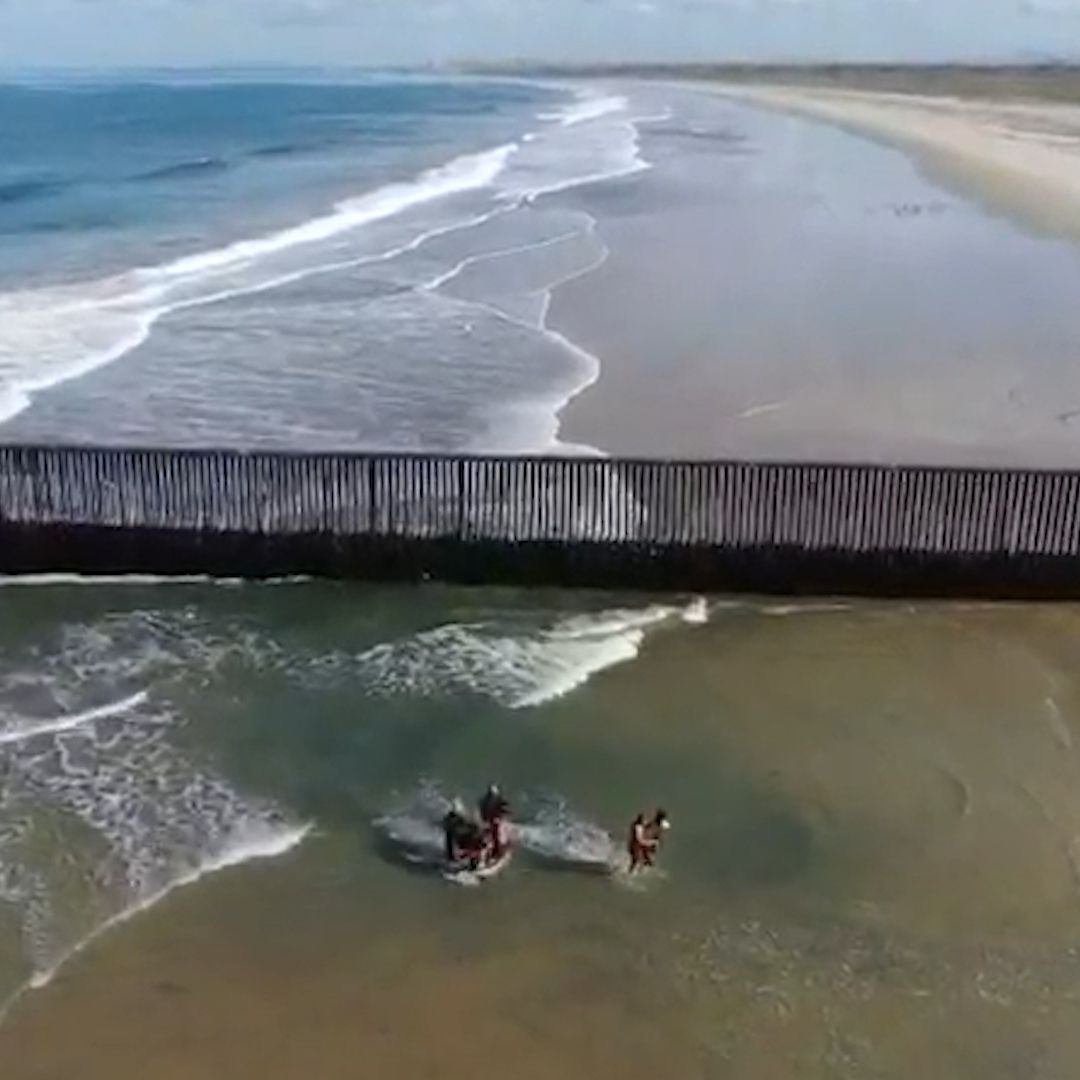 Hombre Arrastrado por Mar en Tijuana es Rescatado tras Presuntamente Intentar Cruzar a EUA