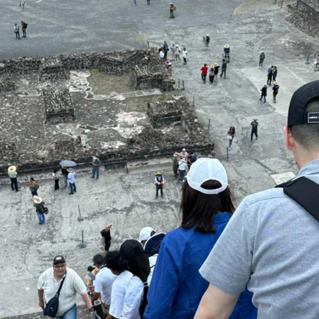 Turistas en la zona arqueológica de Totihuacán