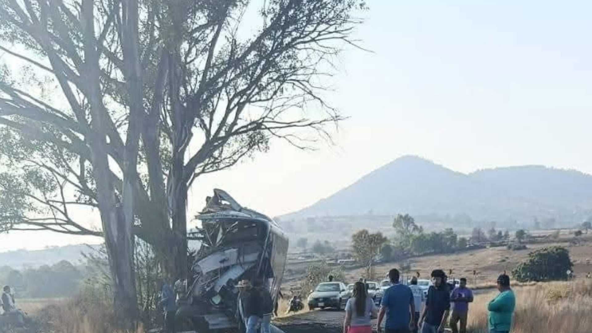 Autobús se Estrella Contra Árbol en SJR