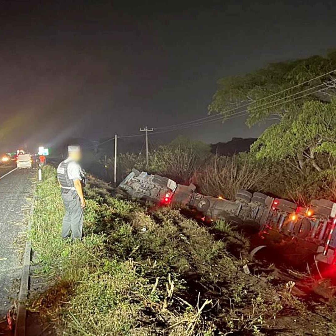 Accidente en el Libramiento de Veracruz. Foto: X @GN_Carreteras