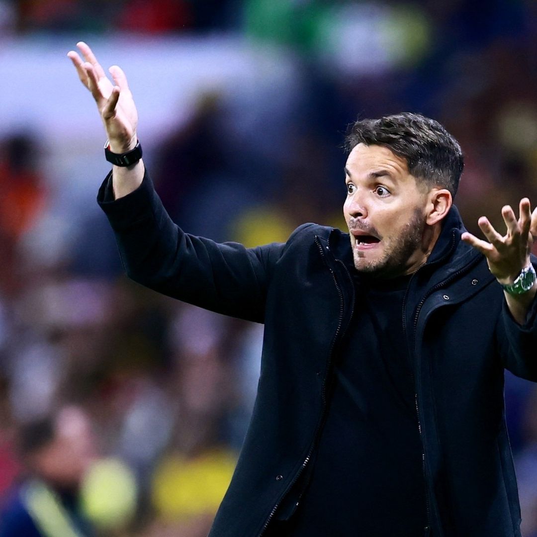 El despido del entrenador Nicolás Larcamón ocurre a unos días de que empiece la Liguilla del futbol mexicano. Foto: Reuters